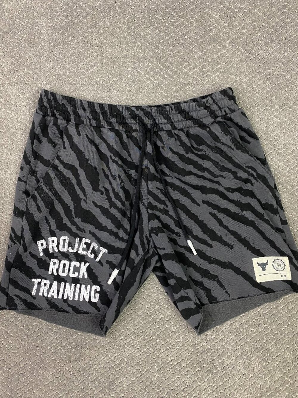 Under Armour Project Rock Rival Shorts Mens XL Gray Black Tiger Stripe Gym Sweat